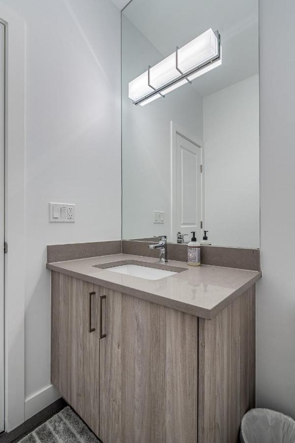 Contemporary Luxury 4 Bedroom House Near Downtown YYC Kültér fotó